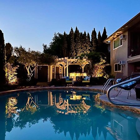 A Vista Villa Couples Retreat 킬로나 외부 사진