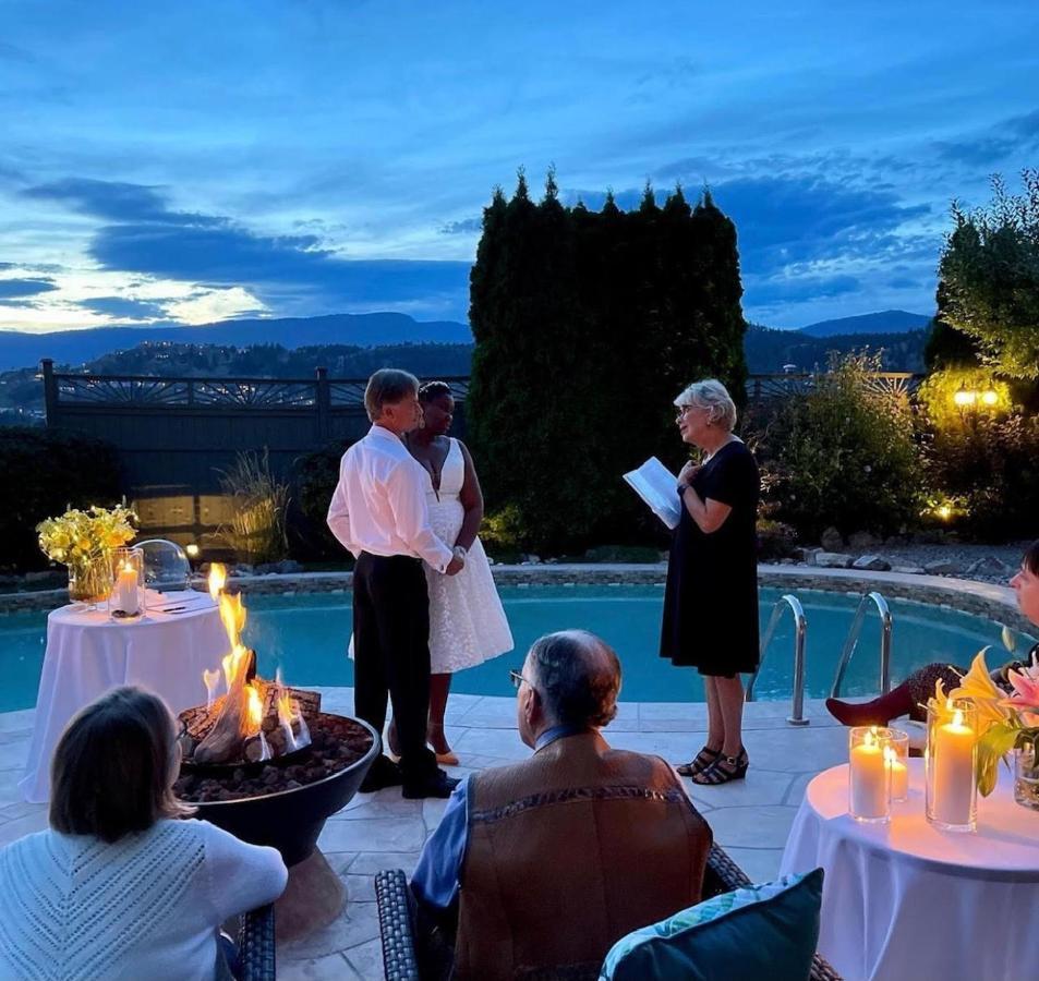 A Vista Villa Couples Retreat 킬로나 외부 사진