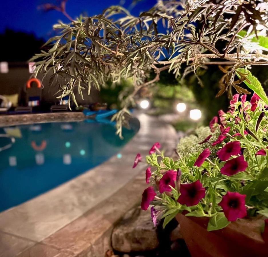 A Vista Villa Couples Retreat 킬로나 외부 사진