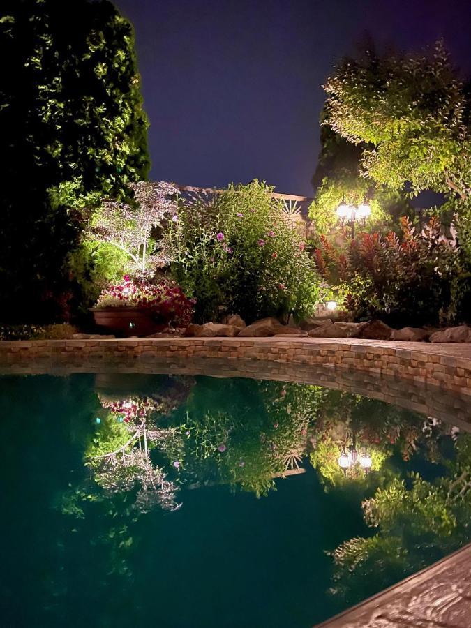 A Vista Villa Couples Retreat 킬로나 외부 사진