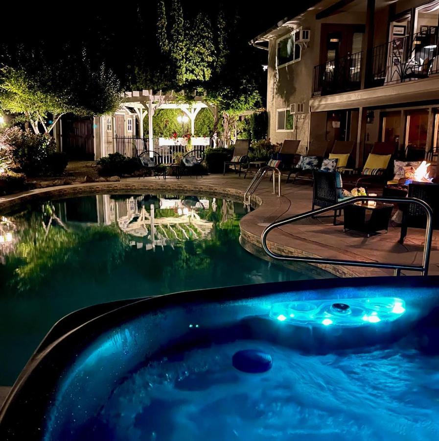 A Vista Villa Couples Retreat 킬로나 외부 사진