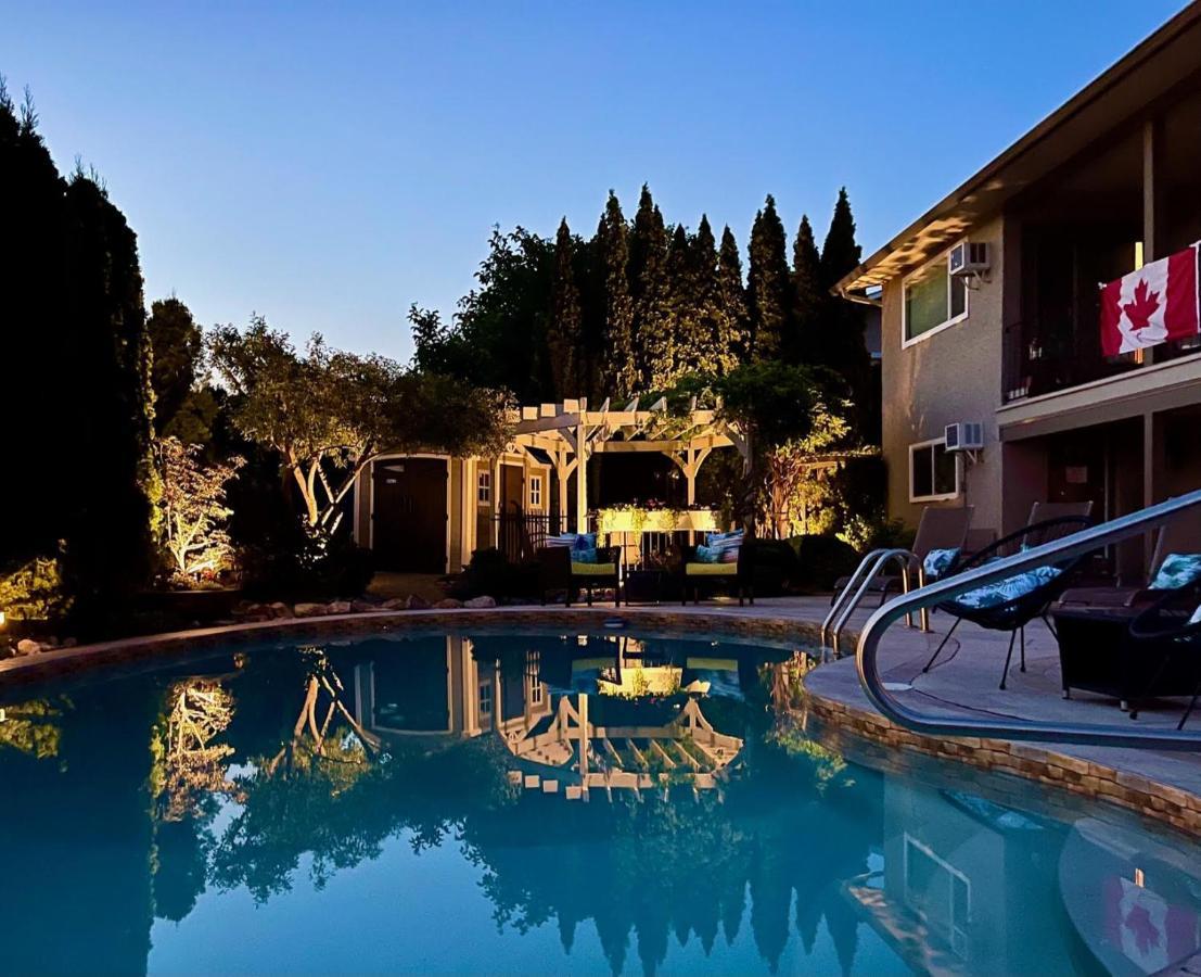 A Vista Villa Couples Retreat 킬로나 외부 사진
