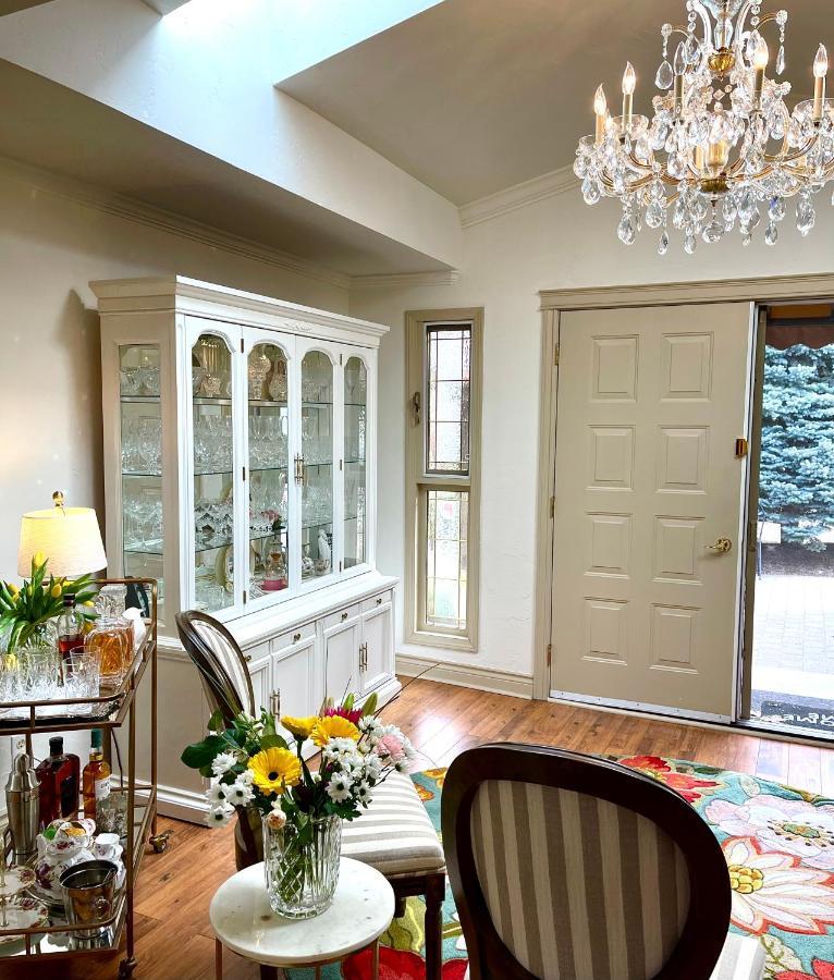A Vista Villa Couples Retreat 킬로나 외부 사진