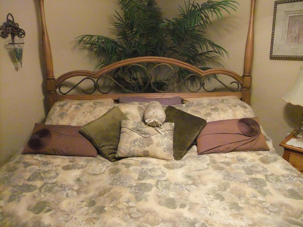 A Vista Villa Couples Retreat 킬로나 객실 사진